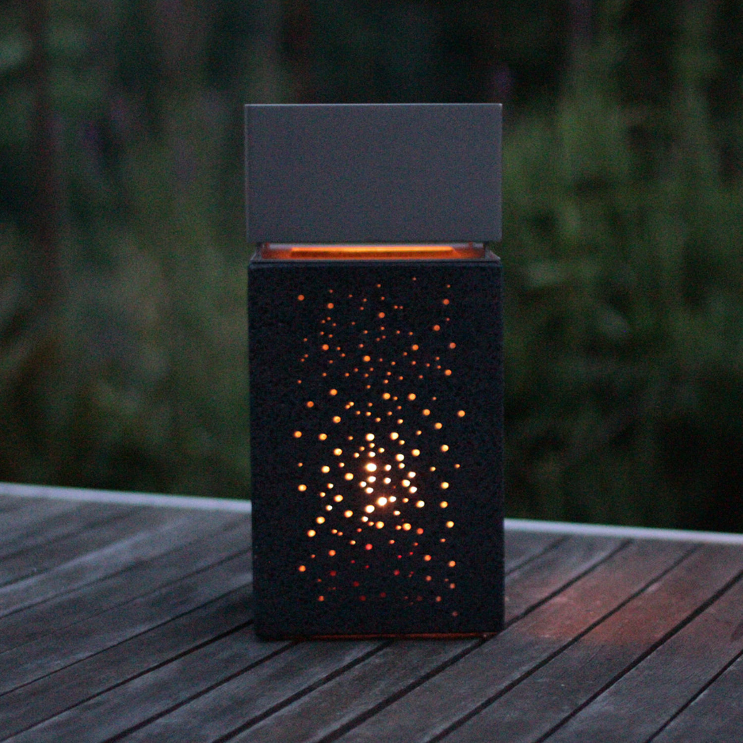 Lichtbeton Grablaterne